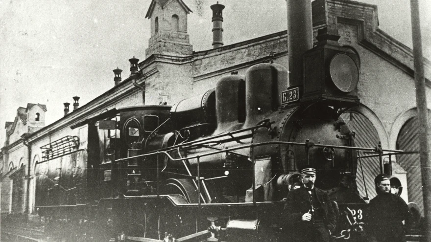 Saksamaal Schwarzkopfi tehases 1869. aastal ehitatud vedur Б23 oli üks esimesetest Balti raudtee avamisel siia jõudnud veduritest. 