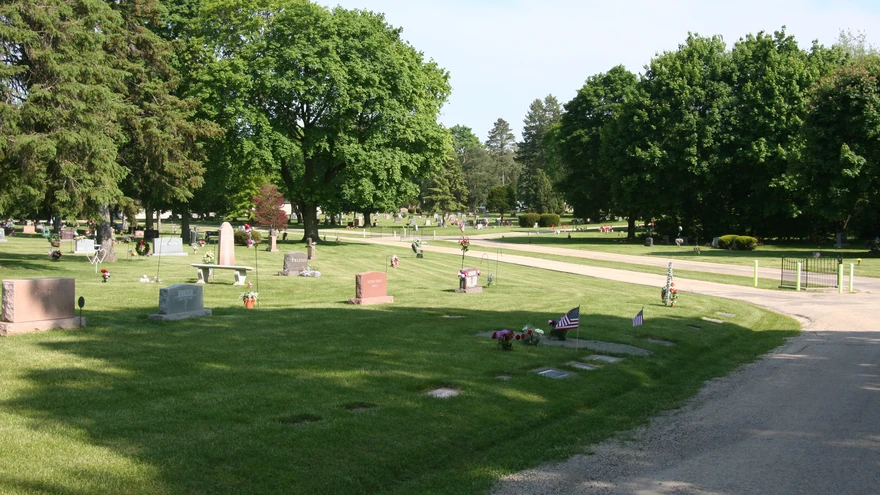 Kalmistud on tihtipeale ka avalikud pargid