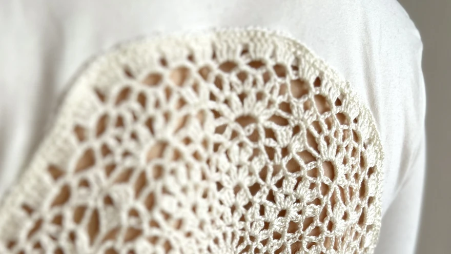 Rõivastes olevad vead saab parandada võttes abiks heegeldamisoskused