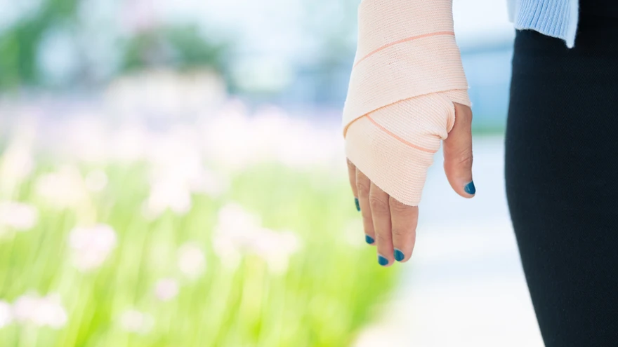 Kinnise murru korral haav puudub.