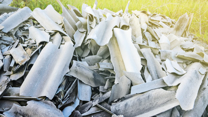 Oht tervisele tekib, kui asbesti hakatakse ehitistest välja lammutama.