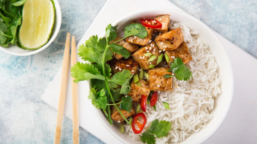 Tofutükkidele tekib küpsetades mõnus krõbe koorik.