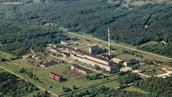 Paldiski allveelaevnike õppekompleks koosnes nõukogude ajal 39 hoonest, objekti teenindas ühtekokku umbes 1400 inimest.