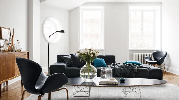 Söderberg on padjausku, nii tööl kui ka kodus. Padjad muudavad toa iseloomu hetkega ning neid on hea kasutada ka sisekujunduse ühe terviku moodustamiseks, usub ta. Praegu on tema elutoas sügisõhtute taeva värvides padjad. 