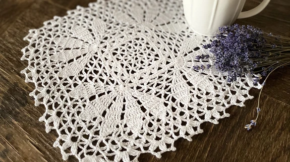 Väike linake õielehtedega