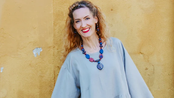 Lihtne rahvuslik kleit sobib igal suvepeol kandmiseks