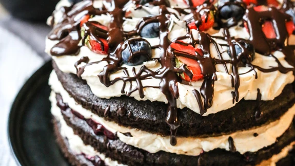 Kihiline šokolaaditort jõululauale.