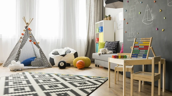 Lapsed lihtsalt armastavad värve ja kui nende teha oleks, siis võõpaks nad isegi mööbli üle. 