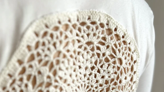 Rõivastes olevad vead saab parandada võttes abiks heegeldamisoskused