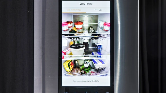 Lisaks külmkapi sisu vaatamisele võib eemalt juhtida ka temperatuuri.