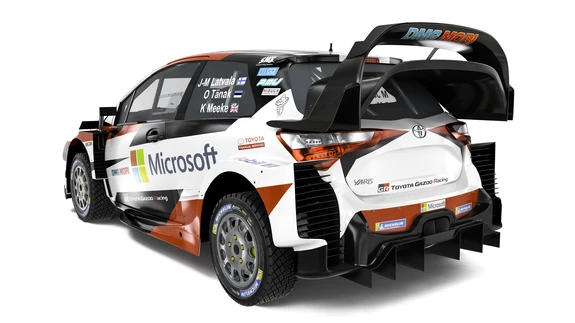 Toyota Yaris WRC aerodünaamika konstrueeriti peainsener Tom Fowleri sõnul äärmiselt agressiivseks. Tagumiste rattakoobaste taga hakkavad silma „DVD riiulite“ hüüdnime saanud jahutusavad.